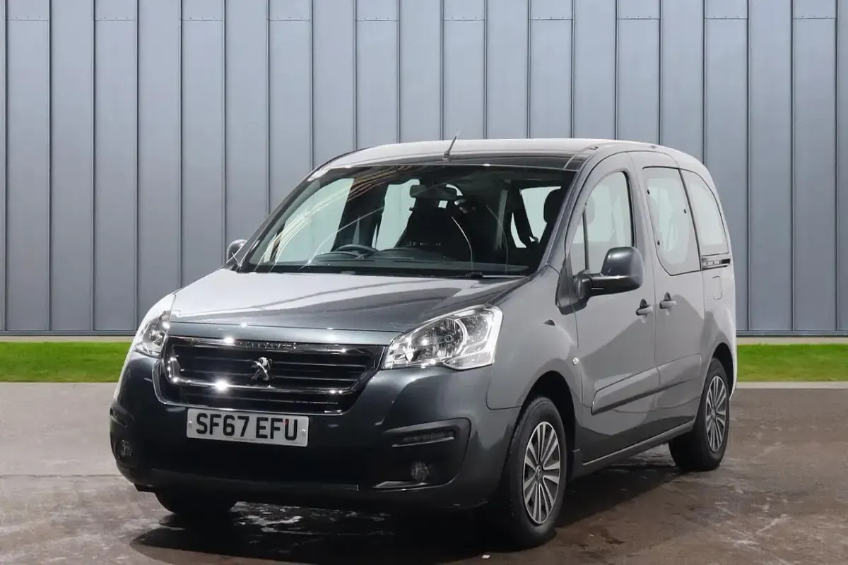 Used Peugeot Partner Tepee Allure 98 HP (72 kW) 2018 Grey MPV