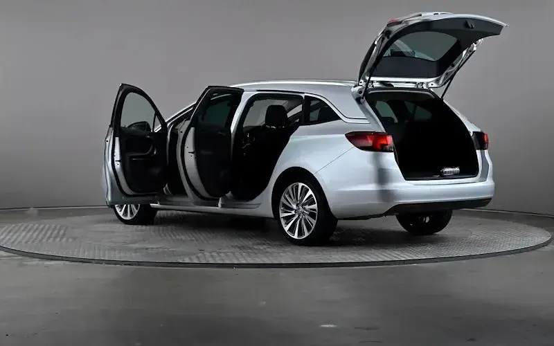 Used Vauxhall Astra Edition 145 HP (106 kW) 2021 Silver Estate