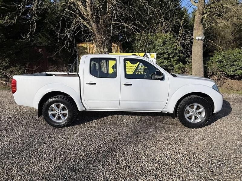 Used Nissan Navara Visia 144 HP (105 kW) 2014 White Pickup