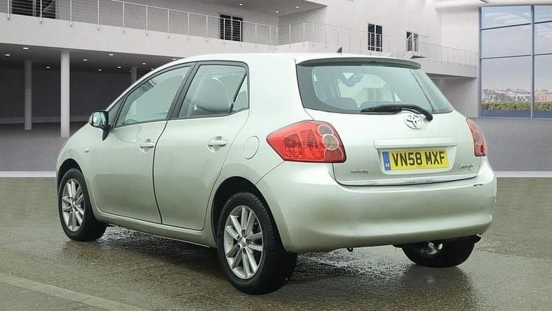 Used Toyota Auris 124 HP (91 kW) 2009 Silver Hatchback