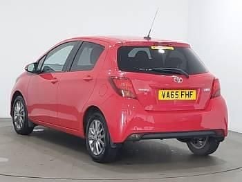 Used Toyota Yaris 99 HP (72 kW) 2016 Red Hatchback