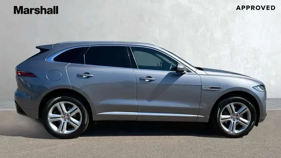 Używany Jaguar F-Pace R-Dynamic 204 KM (150 kW) 2022 Szary SUV
