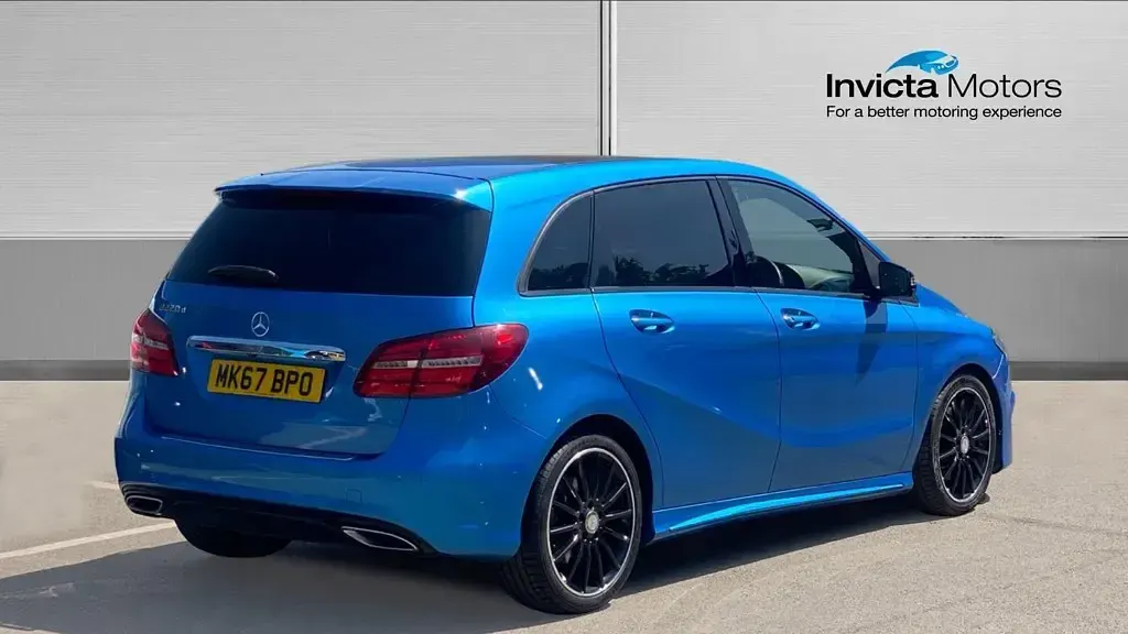 Used Mercedes B220 AMG Line Premium Plus 177 HP (130 kW) 2017 Blue Hatchback