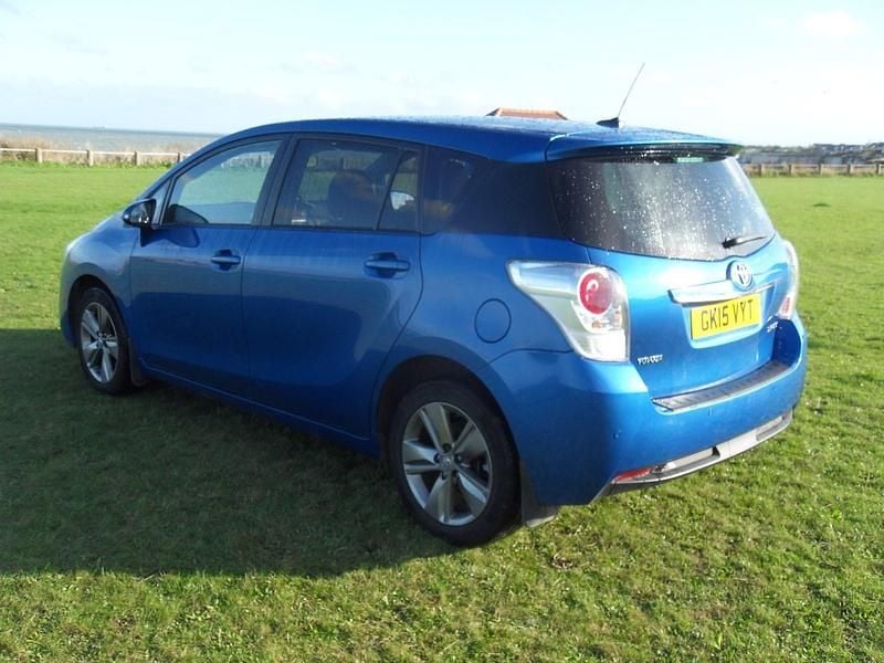 Used Toyota Verso Trend 147 HP (108 kW) 2015 Blue MPV