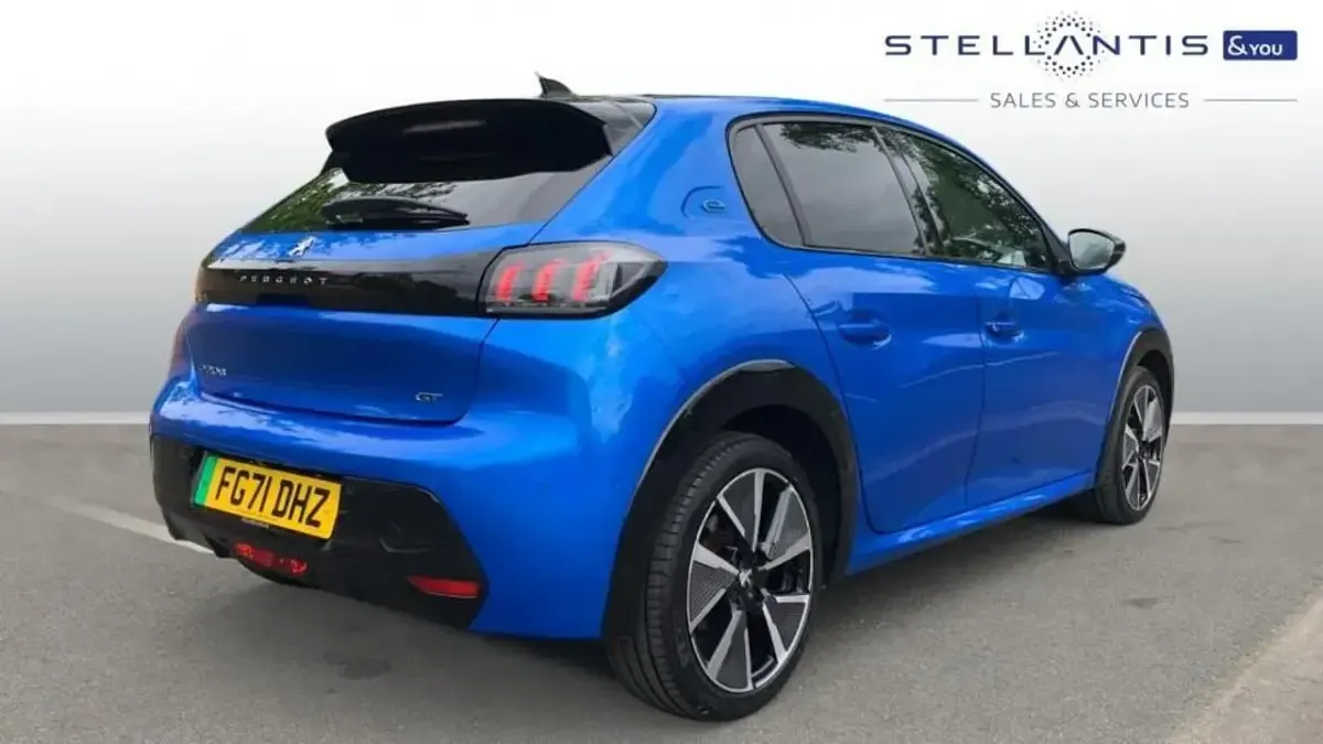 Second-hand Peugeot e-208 GT 98 kW (134 CP) 2021 Albastru Hatchback