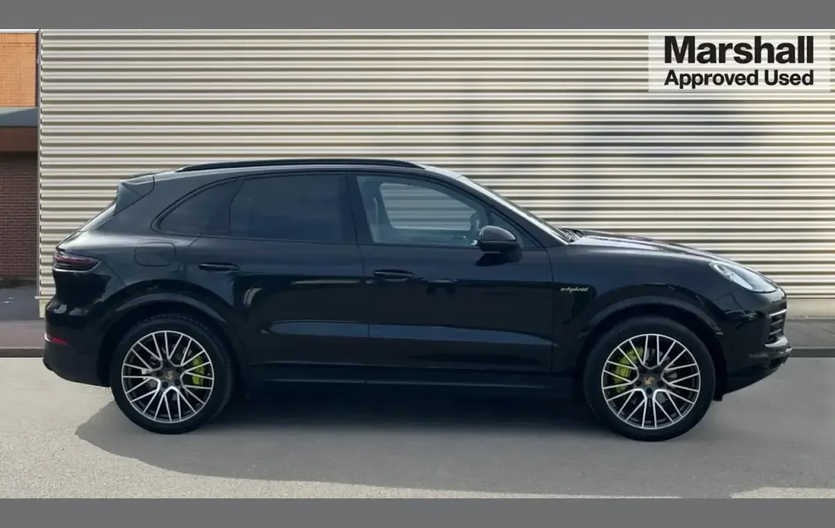 Used Porsche Cayenne Platinum Edition 462 HP (339 kW) 2022 Black SUV