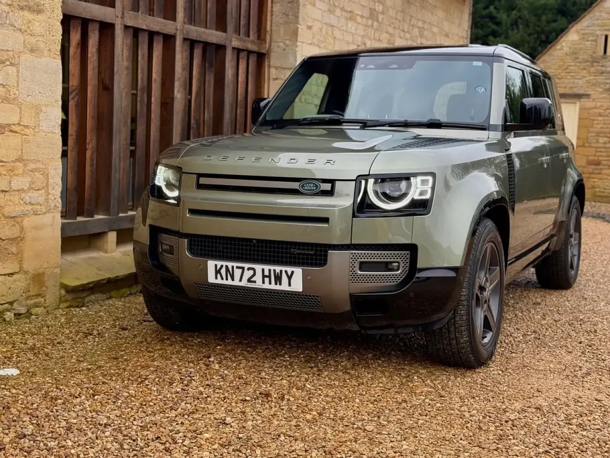 Used Land Rover Defender SE Dynamic 250 HP (183 kW) 2022 Green SUV
