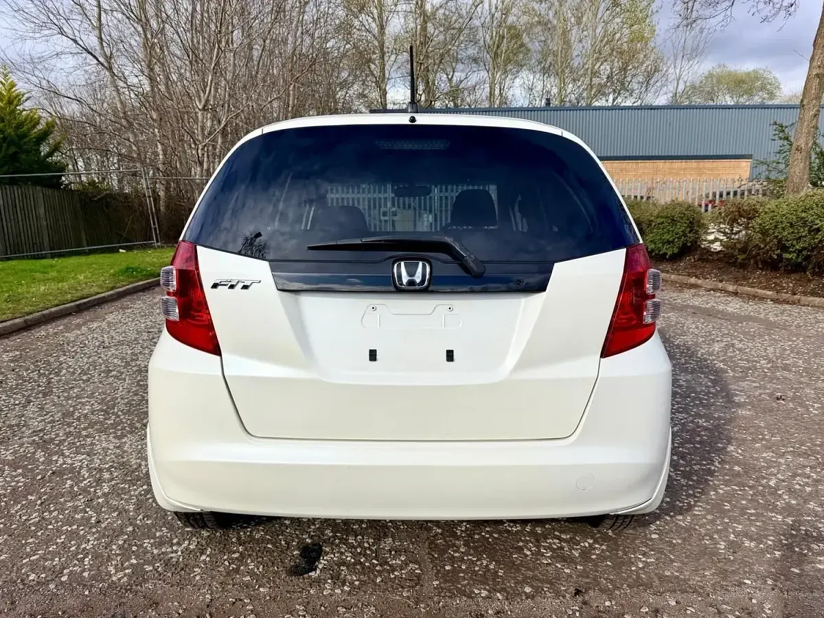 Used Honda Fit 2009 White Hatchback