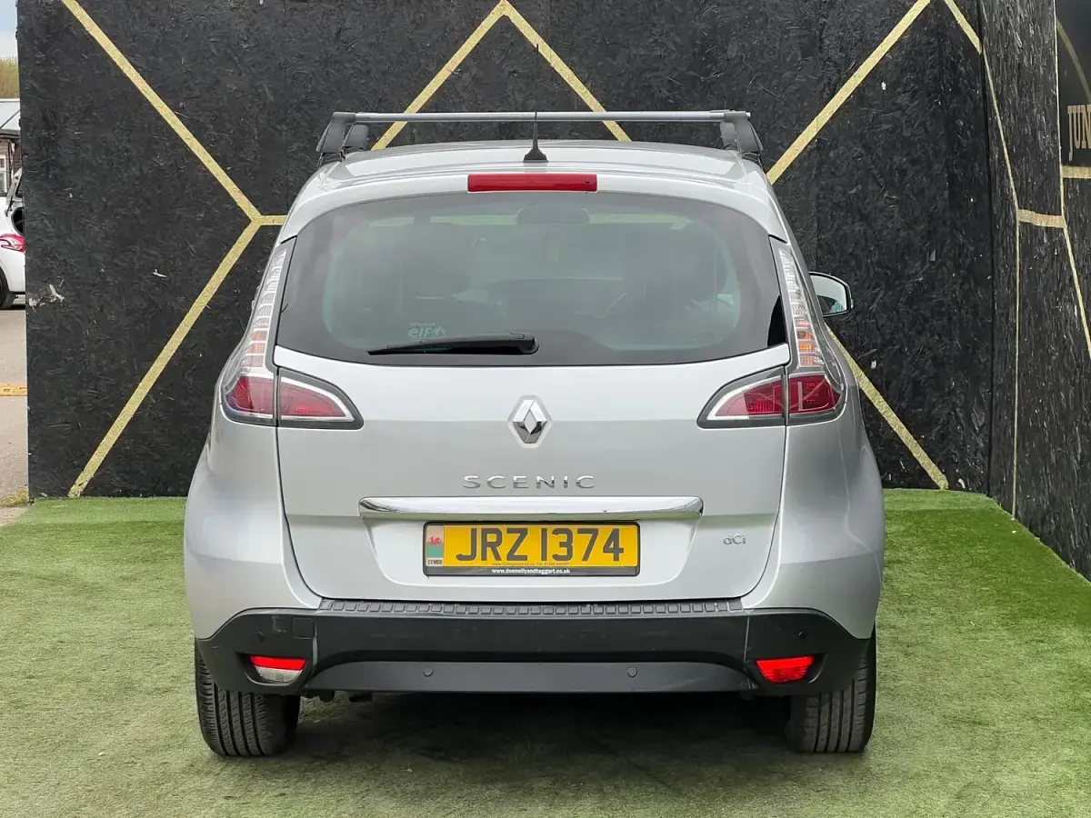 Used Renault Scénic III Dynamique 2015 Silver MPV