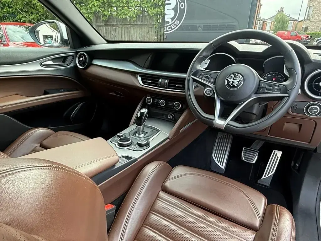 Begagnad Alfa Romeo Stelvio 210 HK (154 kW) 2018 Vit SUV