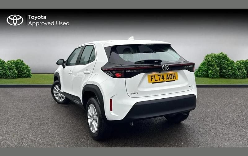 Used Toyota Yaris Cross 113 HP (83 kW) 2024 White SUV