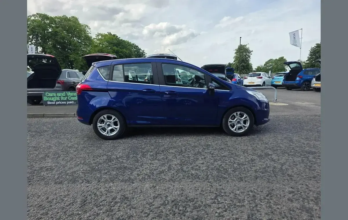 Used Ford B-MAX Zetec 88 HP (64 kW) 2018 Blue MPV