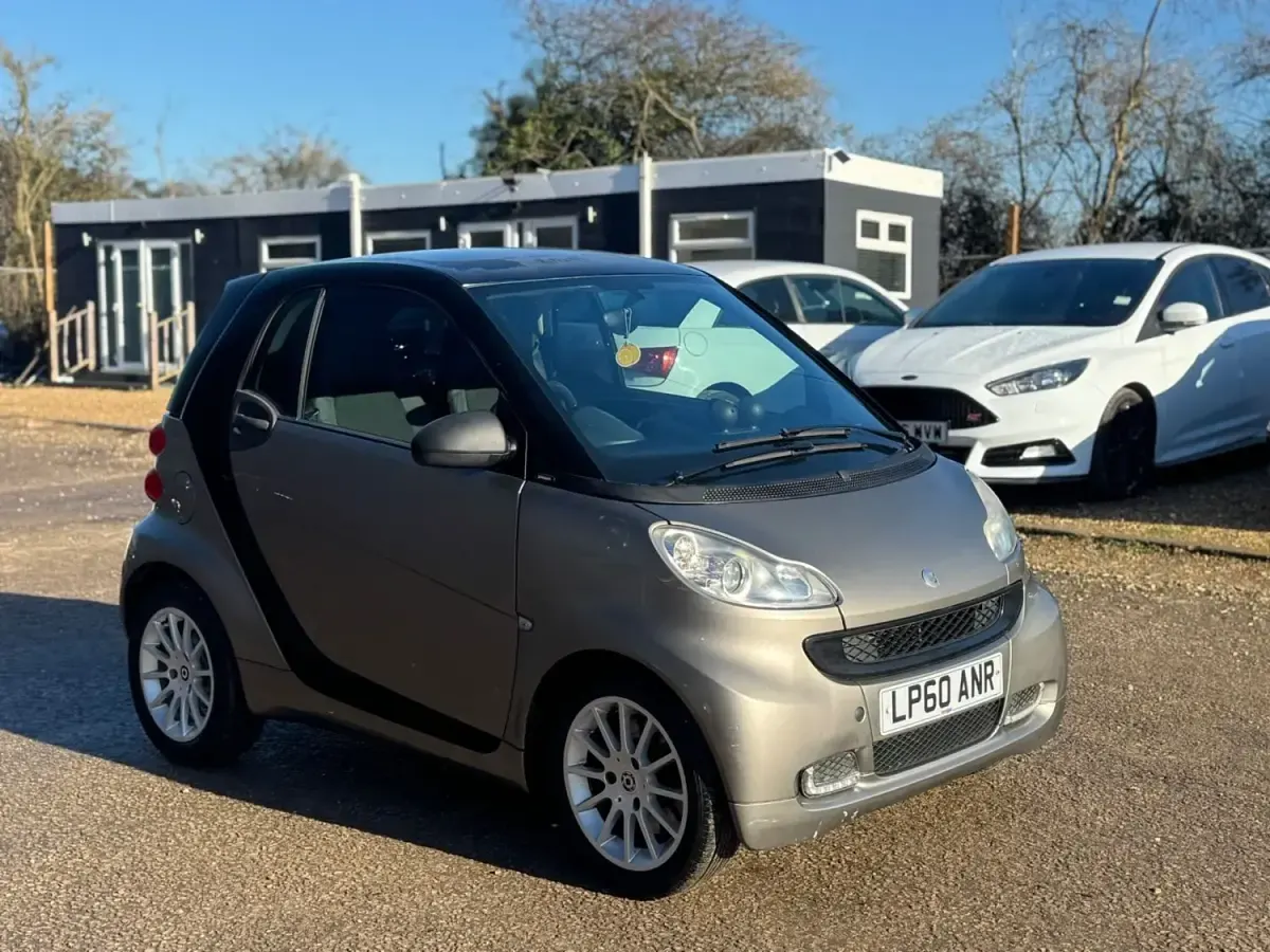 Usado Smart ForTwo Coupé Passion 2011 Cinzento Coupé