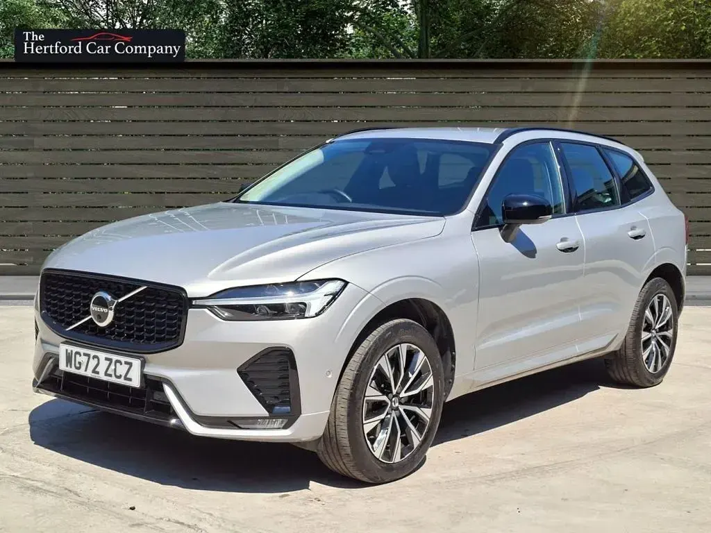 Used Volvo XC60 Plus 197 HP (144 kW) 2023 Silver SUV