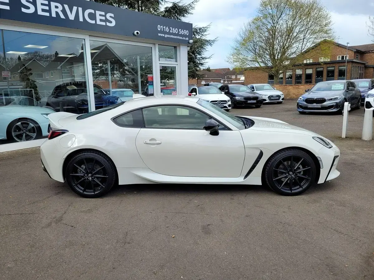 Used Toyota GR86 231 HP (169 kW) 2023 White Coupe