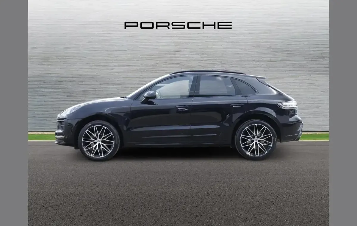 Used Porsche Macan 261 HP (191 kW) 2023 Black SUV