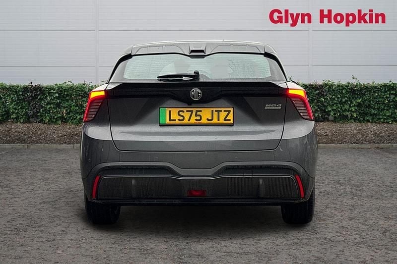 Usado MG MG4 EV SE 319 kW (435 HP) 2025 Cinzento Citadino
