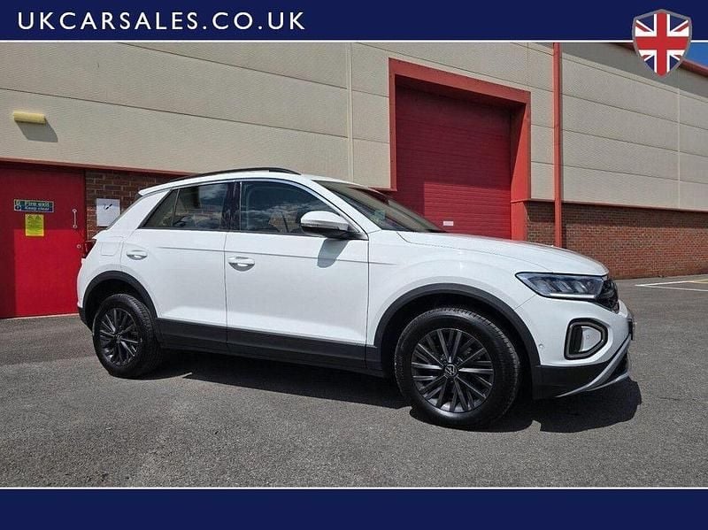 White Used 2022 VW T-Roc Life SUV | £15,699 (Good price) - Image 1/4
