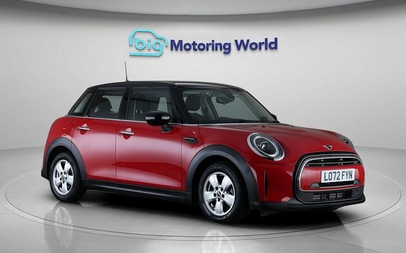 Usado Mini Cooper Classic 136 CV (100 kW) 2022 Rojo Utilitario
