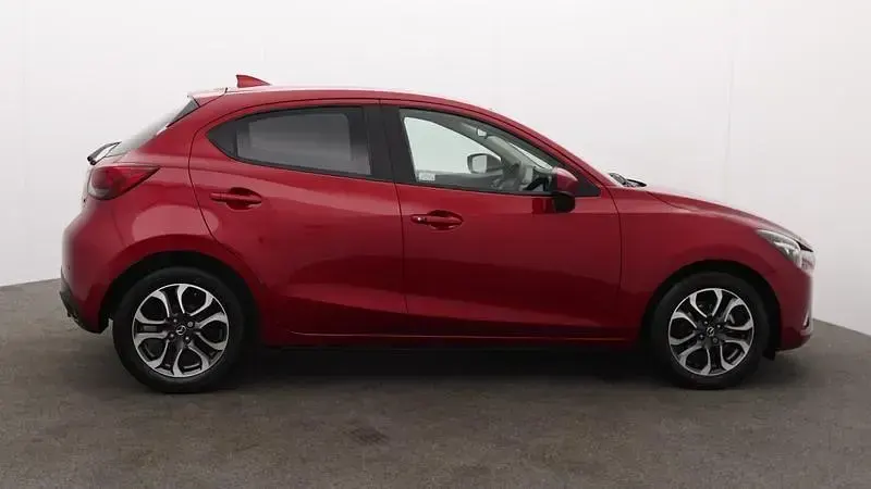 Used Mazda 2 Inclusive 90 HP (66 kW) 2017 Red Hatchback