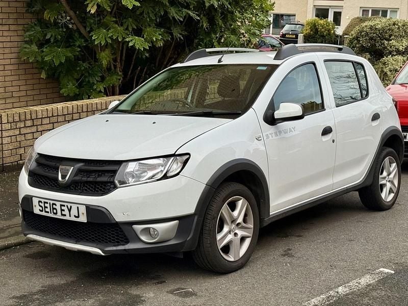 White Used 2016 Dacia Sandero Stepway Ambiance Hatchback | £2,995 (Good price) - Image 1/4