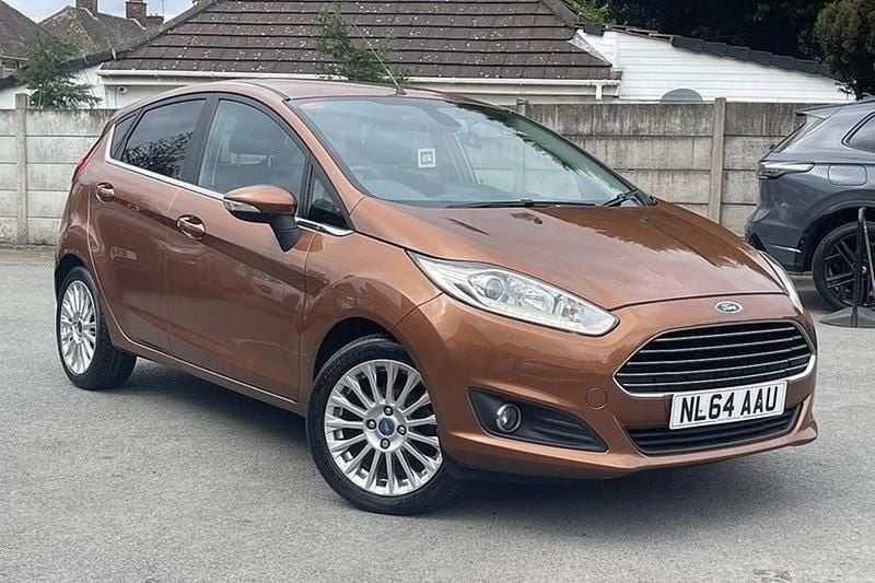 Used Ford Fiesta Titanium 100 HP (73 kW) 2014 Yellow Hatchback