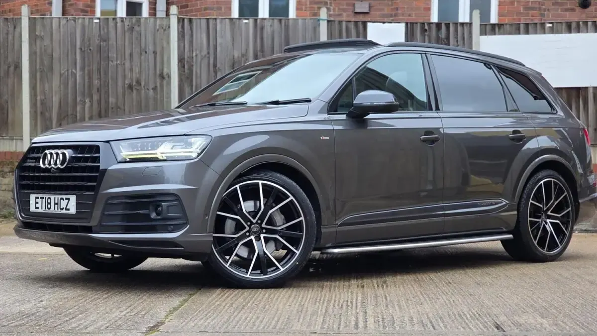 Usado Audi Q7 Exclusive 272 HP (200 kW) 2018 Cinzento SUV