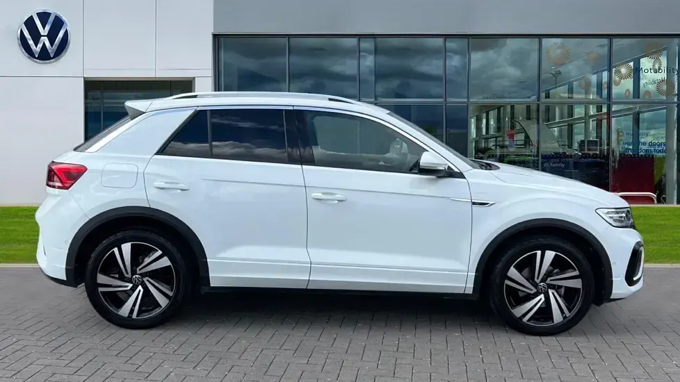 Used VW T-Roc R-line 150 HP (110 kW) 2024 Pure white SUV