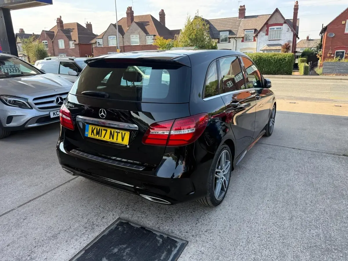 Used Mercedes B200 AMG Line Premium 134 HP (98 kW) 2017 Black Hatchback