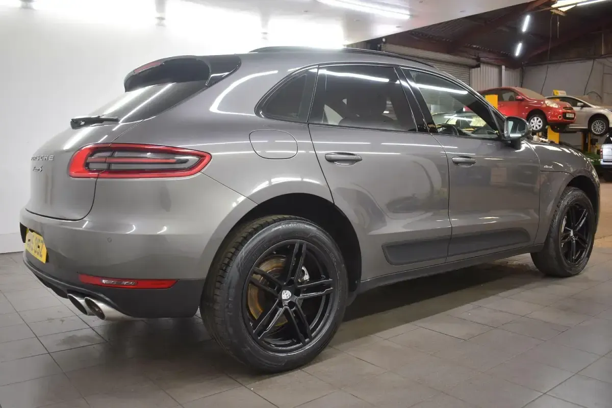 Used Porsche Macan 258 HP (189 kW) 2015 Grey SUV