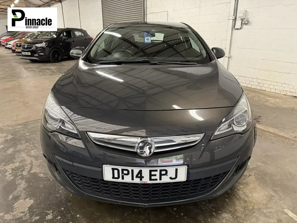 Second-hand Vauxhall Astra GTC Sport 140 CP (102 kW) 2014 Gri Hatchback