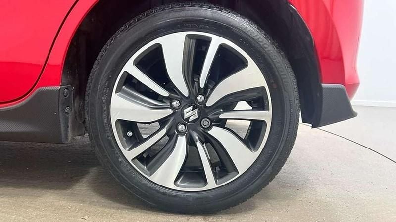 Begagnad Suzuki Swift 90 HK (66 kW) 2019 Röd Halvkombi