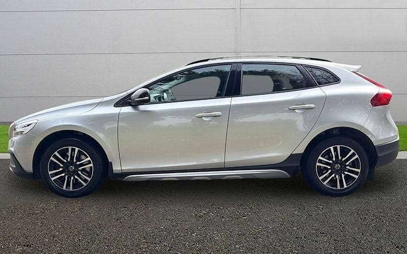 Usado Volvo V40 Plus 152 HP (111 kW) 2018 Prateado Citadino