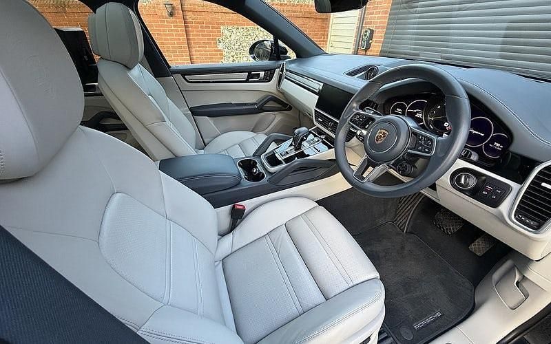 Used Porsche Cayenne E-Hybrid Coupe Platinum Edition 462 HP (339 kW) 2022 Coupe