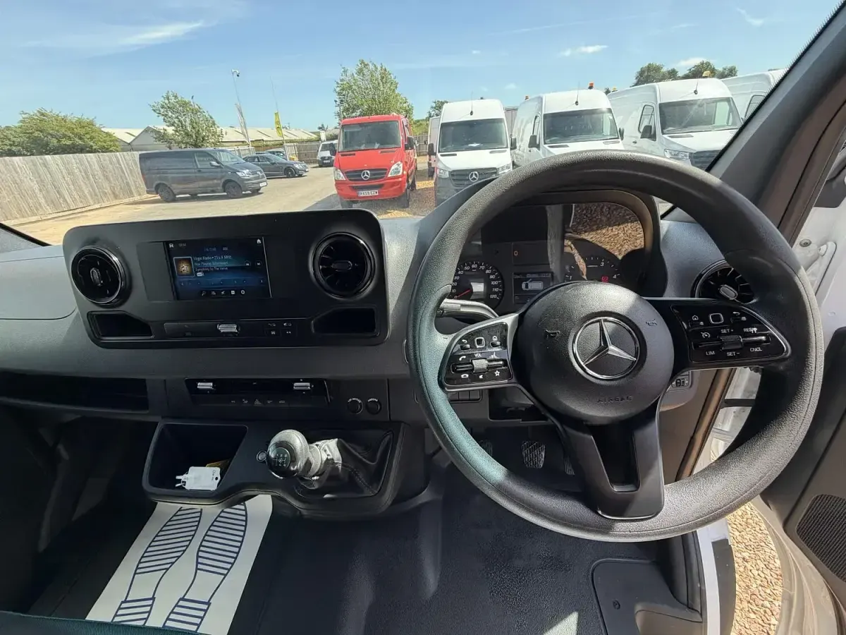 Used Mercedes Sprinter 143 HP (105 kW) 2019 White Van