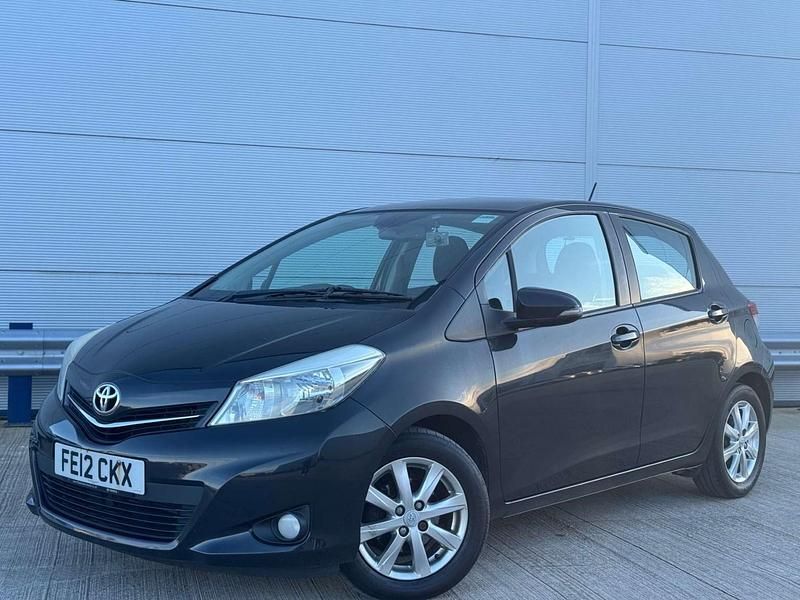 Used Toyota Yaris 101 HP (74 kW) 2012 Black Hatchback