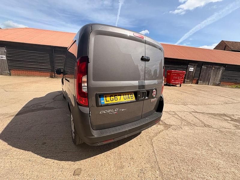 Used Fiat Doblò 105 HP (77 kW) 2017 Grey MPV