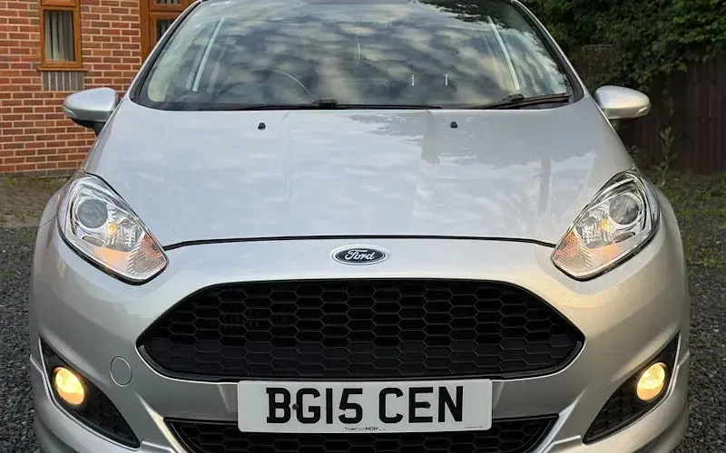 Used Ford Fiesta Zetec 125 HP (91 kW) 2015 Silver Hatchback