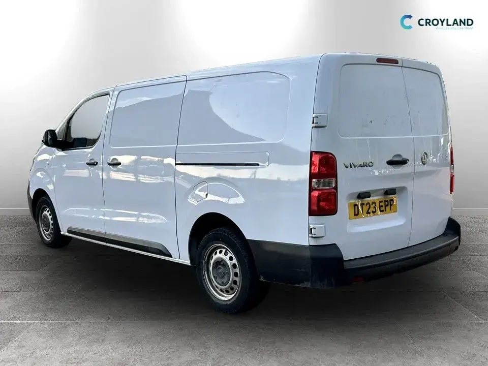 Used Vauxhall Vivaro S 100 HP (73 kW) 2023 White MPV