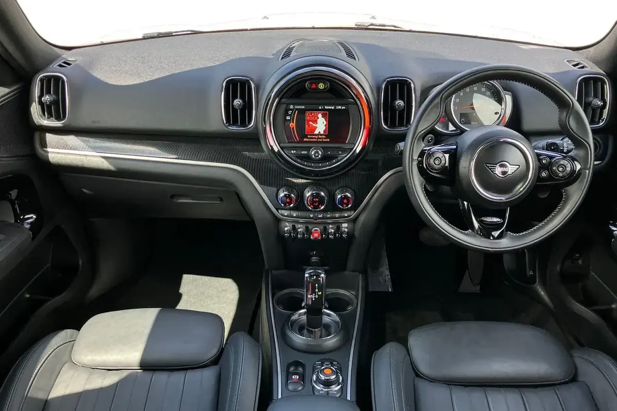 Used Mini Cooper S Comfort 192 HP (141 kW) 2019 White Hatchback