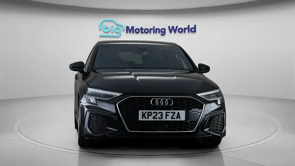 Begagnad Audi A3 Sportback S-Line 150 HK (110 kW) 2023 Svart Halvkombi