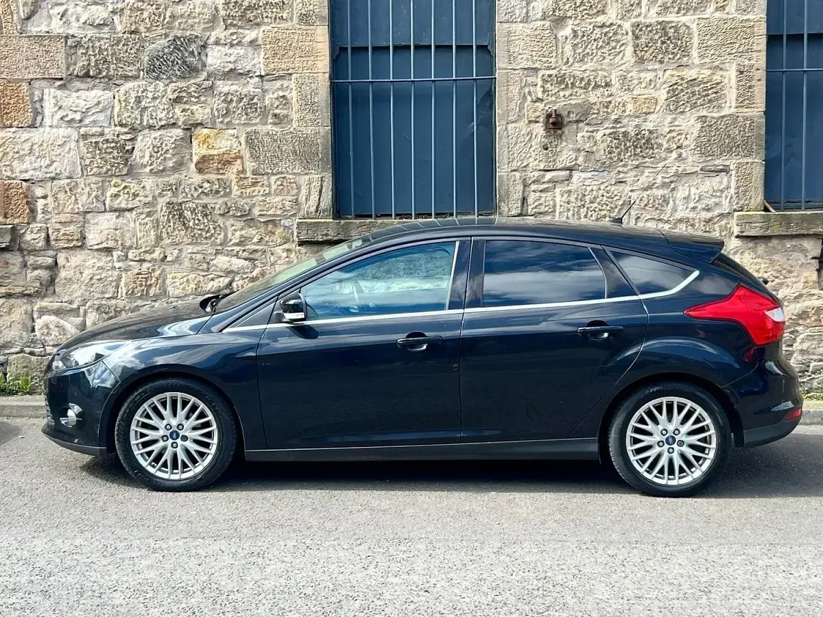 Used Ford Focus Zetec 115 HP (84 kW) 2012 Black Hatchback