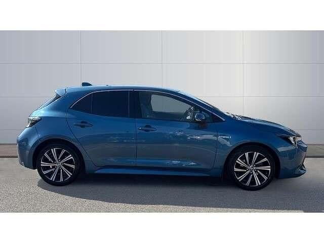Used Toyota Corolla Design 122 HP (89 kW) 2021 Blue Hatchback