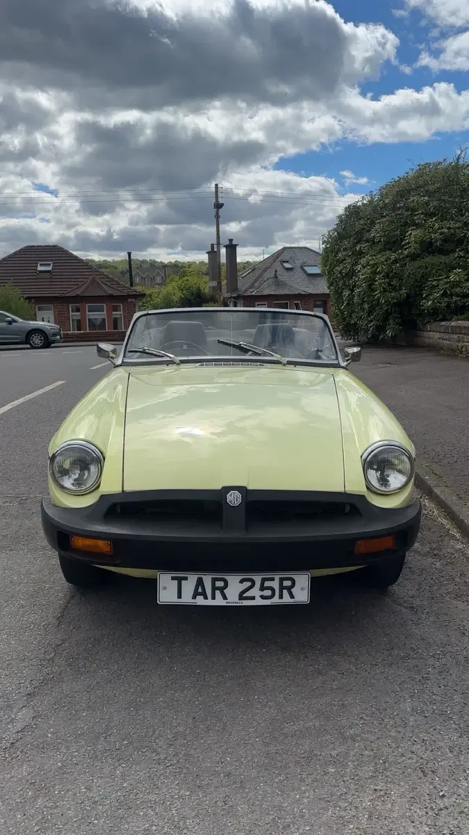 Used MG B 95 HP (69 kW) 1977 Yellow Cabriolet