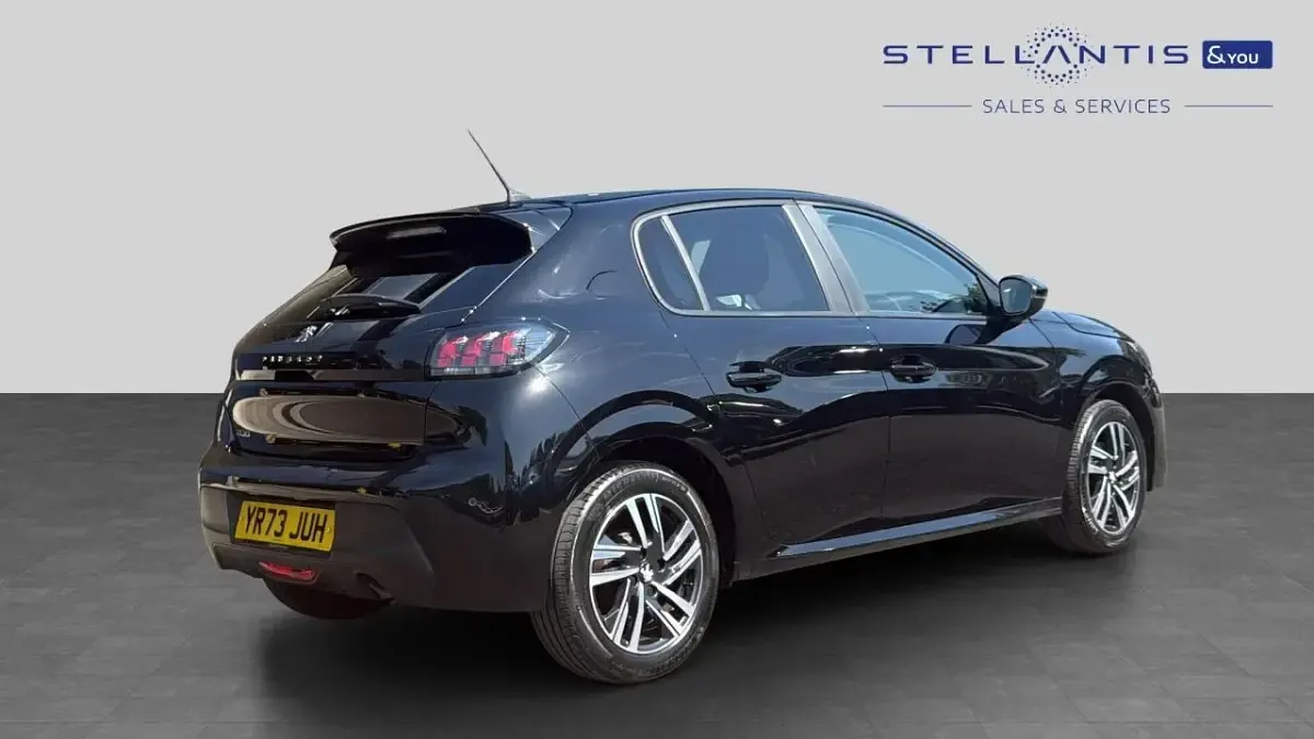 Used Peugeot 208 Active+ 99 HP (72 kW) 2023 Black Hatchback