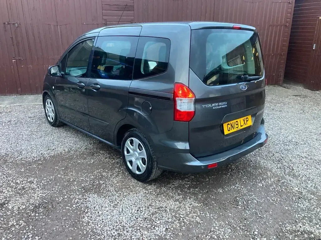 Used Ford Tourneo Courier Zetec 100 HP (73 kW) 2019 Grey MPV