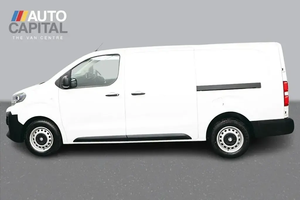 Used Vauxhall Vivaro 145 HP (106 kW) 2025 White MPV