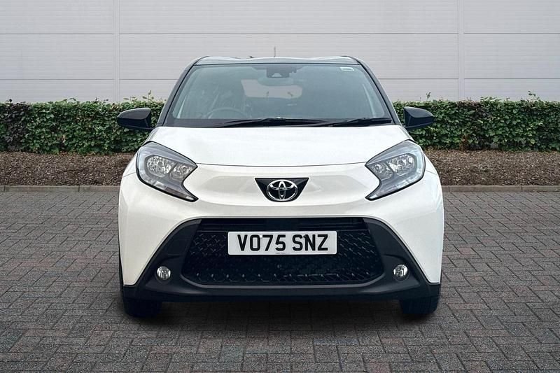 New Toyota Aygo X 72 HP (52 kW) 2025 White SUV