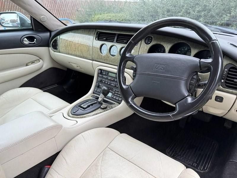 Used Jaguar XK8 300 HP (220 kW) 2003 Silver Cabriolet