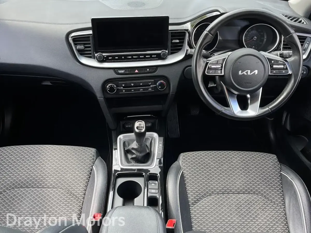 Usado Kia XCeed 118 HP (86 kW) 2022 Laranja SUV